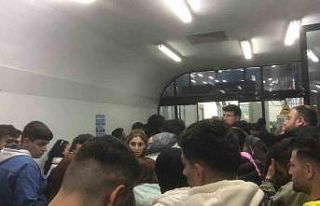 Sarp Sınır Kapısında cep telefonundan sonra Play...