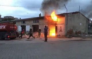 Sebze halindeki yangın paniğe neden oldu