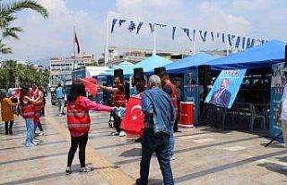 Seçim yasaklarına saatler kala partililerin çalışmaları...