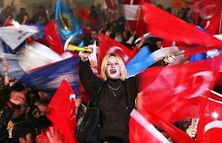 Seçim zaferinde Sakarya sokağa sığmadı