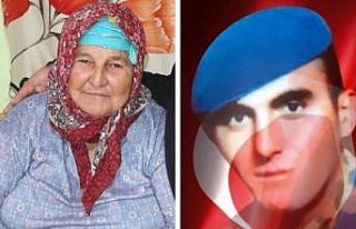 Şehit oğlunun yanına defnedildi