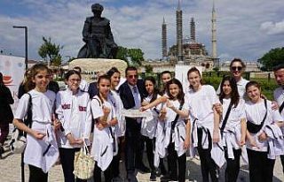 Selimiye’nin gölgesinde saray lezzetleri ikramı