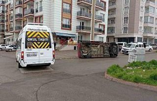 Servis aracı minibüse çarptı: 5 yaralı