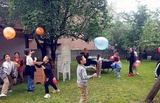 Servisinde taşıdığı minik öğrencilere sene...