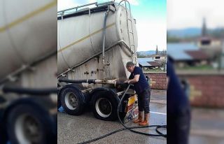 Seyir halindeki beton tankerinde çıkan yangın söndürüldü