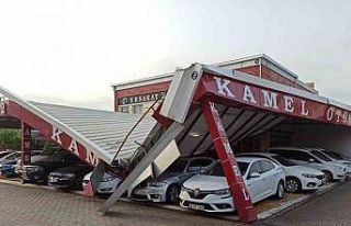 Şiddetli yağış galerilerin çatılarını çökertti,...