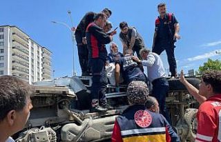 Siirt’te kamyonet ile otomobil çarpıştı: 2’si...