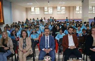 Âşık Veysel, türküleriyle anıldı