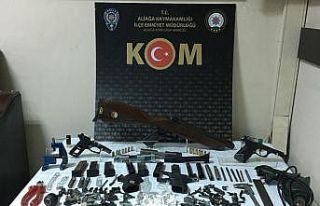 Silah satıcısı İzmir polisi tarafından yakalandı