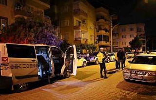 Silahla yaralama şüphelisi olay yerine dönüp teslim...