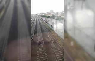 Sincan’da sağanak yolları göle çevirdi