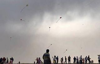 Sınır hattını uçurtmalar kapladı