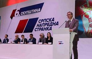Sırbistan Cumhurbaşkanı Vucic parti liderliğinden...