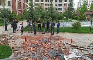 Site sakinleri ağır hasardan hafif hasara dönüşen...