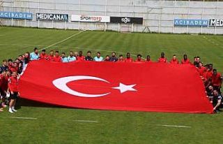 Sivasspor idmanda dev Türk bayrağı açtı