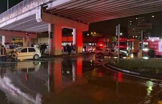 Sivas’ta hafif ticari araçla otomobil çarpıştı:...