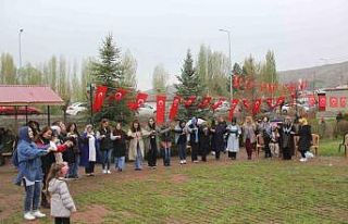 Sivas’ta Hıdırellezi fidan dikip, halay çekerek...