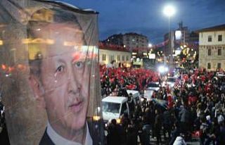 Sivas’ta vatandaşlar meydanlara akın etti