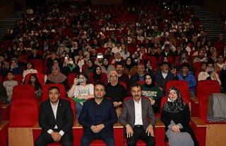 “Sönmeyen Ateş” sahnelendi