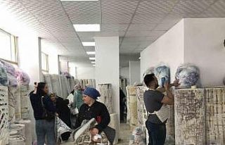 Su basan depoda ıslanan halıları zararına satışa...