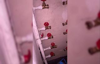 Sultangazi’de bir binadan 22 su saatini çalan hırsızlar...