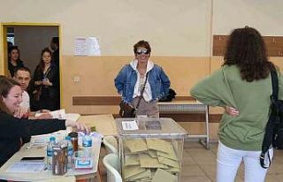 Sunucu Serap Paköz oyunu kullandı