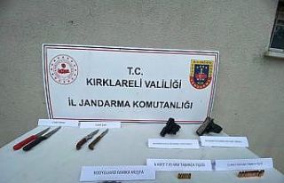 Şüpheli araçtan tabancalar çıktı