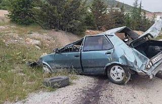 Takla atan otomobil metal yığınına döndü: 2...