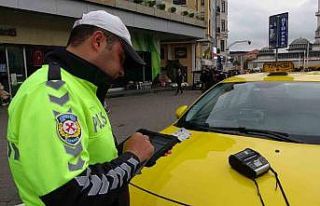 Taksi şoförü taksimetreyi açmadı turistten 2...