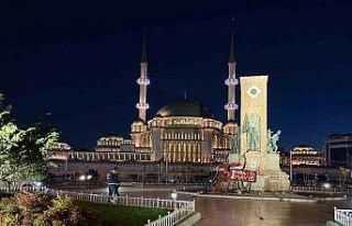 Taksim Meydanı araç ve yaya trafiğine açıldı