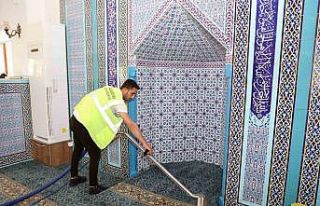 Talas’ta cami halıları pırıl pırıl