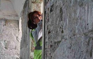 Tarihi camide 250 yıllık Osmanlı motifleri gün...