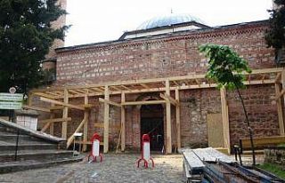 Tarihi Orhan Gazi Camii ibadete kısa süreliğine...