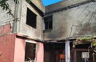 Tarım işçisi ailenin evi yandı, biriktirdikleri...
