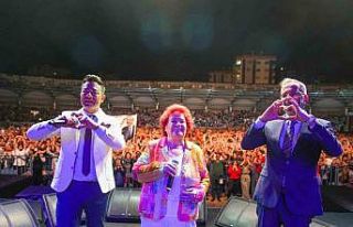 Tarsus’ta Selda Bağcan coşkusu