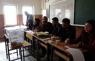 Tatvan’da oy kullanma işlemi başladı