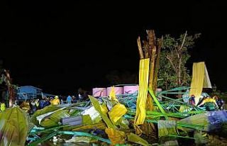 Tayland’da okul bahçesinin çatısı çöktü:...