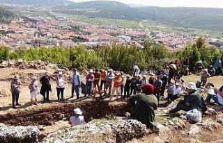 Tazelenme Üniversitesi öğrencileri arkeoloji dersini...