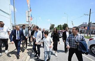 TCG Anadolu’ya ilgi İzmir trafiğini kilitledi:...