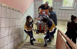 Tedavi gördüğü hastaneden ambulansla oy kullanmaya...