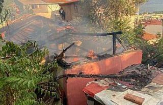 Tek katlı ev küle döndü