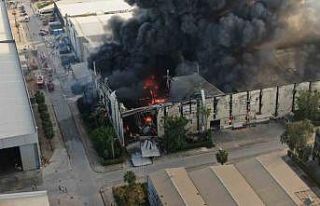 Tekne üretim tersanesindeki yangına havadan ve karadan...