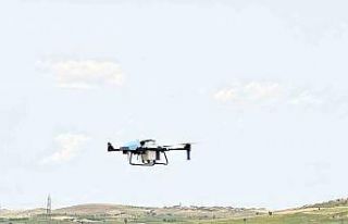 Teknoloji ile tanışan çiftçi, drone ile zirai...