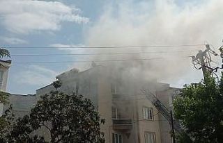 Temizlemek için bacayı yakan esnaf, az daha apartmanı...