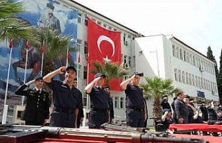 Temsili askerlik töreninde aileler gözyaşlarını...