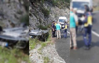 Ters dönen aracın sürücüsü yara almadan kurtuldu