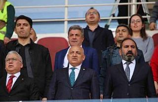 TFF Başkanı Büyükekşi Sivasspor-Kasımpaşa maçını...
