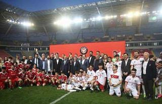 “TFF Omuz Omuza Gösteri Maçı” Mersin’de oynandı