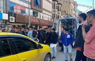 Ticari taksi ile motosiklet çarpıştı; 1 yaralı