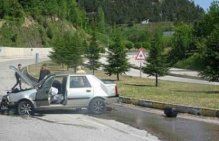 Tokat’ta bariyerlere çarpan aracın LPG tankı...